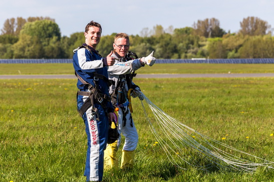 100% Adrenalin nach dem Tandemsprung