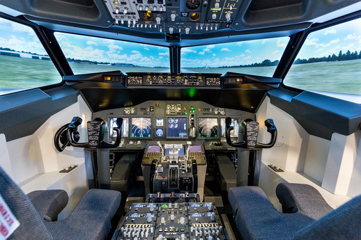 Cockpit einer Boeing B737