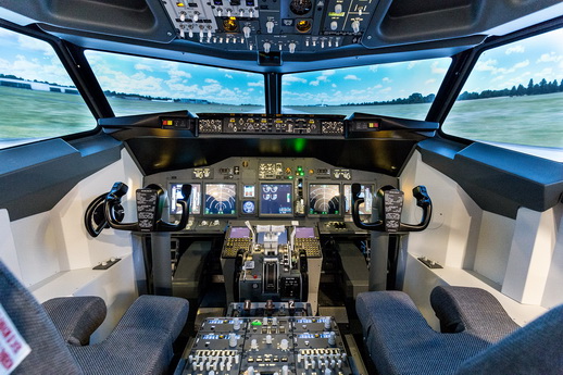 Im Cockpit einer Boeing B737 Cockpit einer Boeing B737