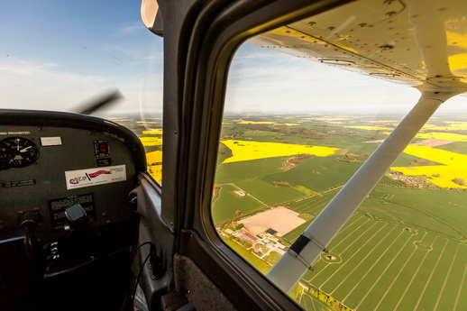 Cessna fliegen der Blick aus dem Flugzeug