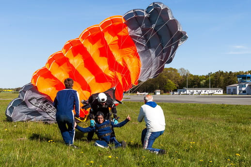 FallschirmspringenTandemsprung Flughafen Barth